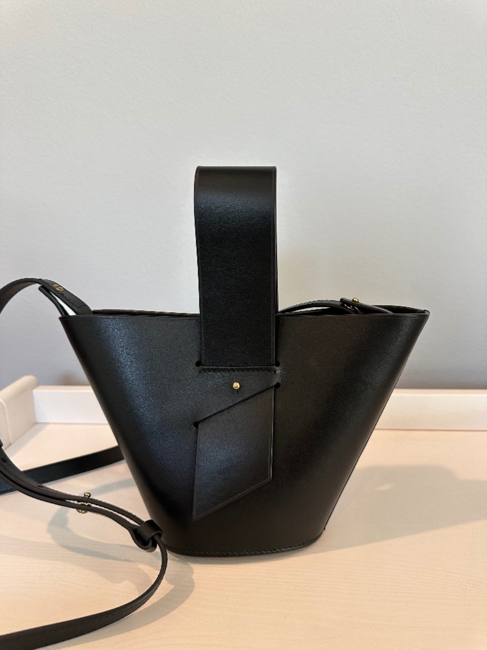 Carolina Santo Domingo Amphora Mini Leather Crossbody Bag – Black